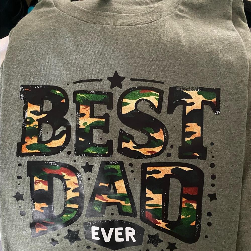 ‘Best Dad Ever' Graphic Tee - Green Father’s Day shirt